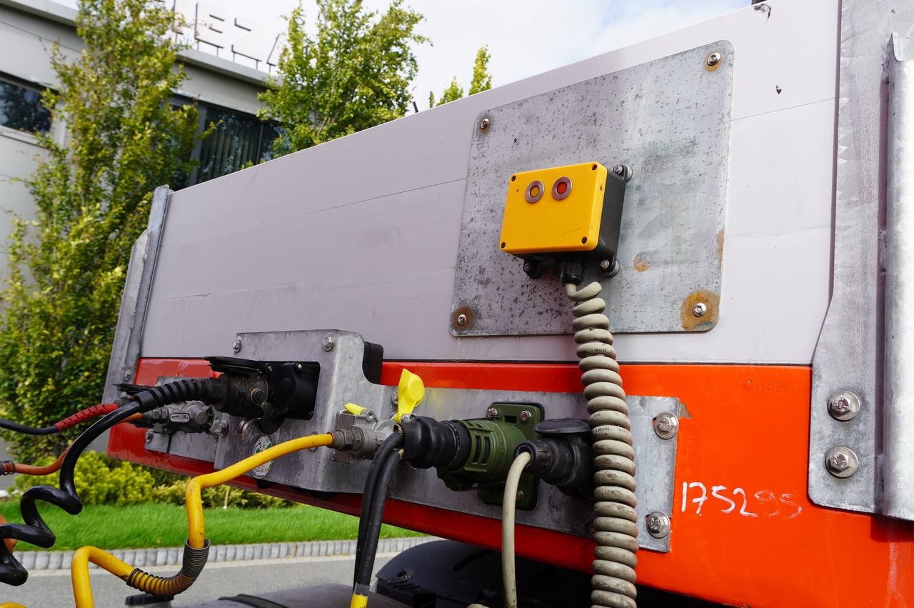 Нискорамна площадка полуремарке KÄSSBOHRER LB2 TIEF-BETT low loader semi-trailer / 16.5 m / Extendable semi-trailer / steered axles / 2 units: снимка 23 Нискорамна площадка полуремарке KÄSSBOHRER LB2 TIEF-BETT low loader semi-trailer / 16.5 m / Extendable semi-trailer / steered axles / 2 units: снимка 23