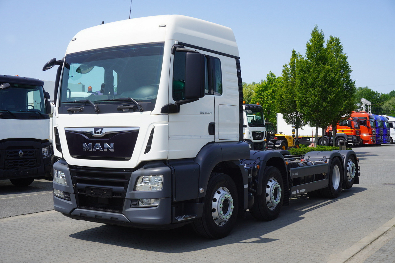 MAN TGS 35.420 8×2 / Chassis 6.4 m / 3 steered axles - Шаси кабина: снимка 2 MAN TGS 35.420 8×2 / Chassis 6.4 m / 3 steered axles - Шаси кабина: снимка 2