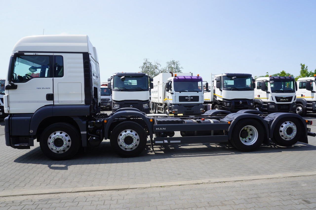 MAN TGS 35.420 8x2 / Chassis 6.4 m / 3 steered axles - Камион с кран: снимка 3 MAN TGS 35.420 8x2 / Chassis 6.4 m / 3 steered axles - Камион с кран: снимка 3
