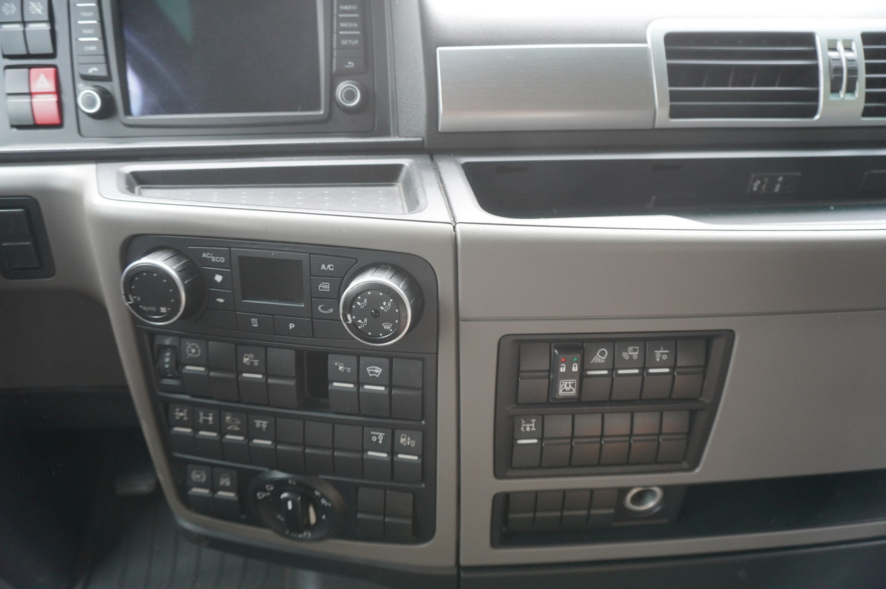 Лизинг на MAN TGX 35.580 E6 8x4 /4 / 23 EPAL tarp superstructure / 4th axle steered MAN TGX 35.580 E6 8x4 /4 / 23 EPAL tarp superstructure / 4th axle steered: снимка 26