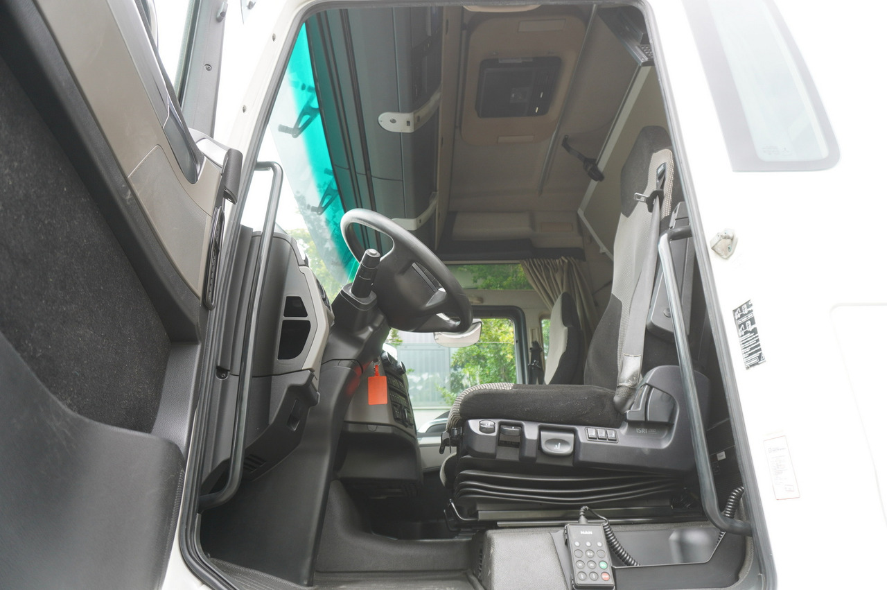 Лизинг на MAN TGX 35.580 E6 8x4 /4 / 23 EPAL tarp superstructure / 4th axle steered MAN TGX 35.580 E6 8x4 /4 / 23 EPAL tarp superstructure / 4th axle steered: снимка 17