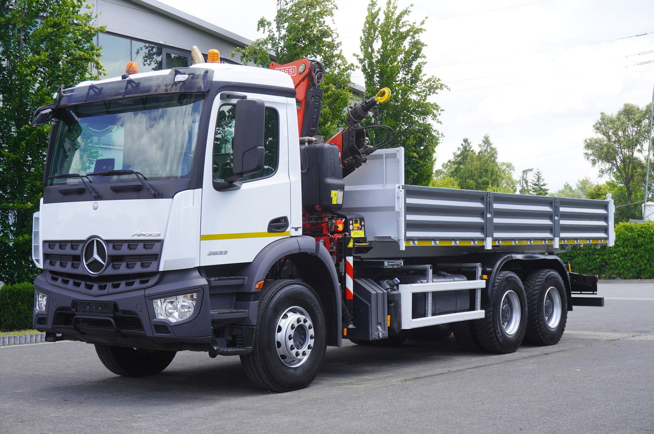 MERCEDES-BENZ AROCS 2633 6x4 / 5.5 T crane FASSI F135 / Tipper 15 EPAL - Самосвал камион, Камион с кран: снимка 2 MERCEDES-BENZ AROCS 2633 6x4 / 5.5 T crane FASSI F135 / Tipper 15 EPAL - Самосвал камион, Камион с кран: снимка 2