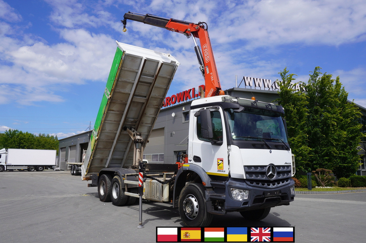 MERCEDES-BENZ AROCS 2633 6x4 / 5.5 T crane FASSI F135 / Tipper 15 EPAL - Бордови камион, Камион с кран: снимка 1 MERCEDES-BENZ AROCS 2633 6x4 / 5.5 T crane FASSI F135 / Tipper 15 EPAL - Бордови камион, Камион с кран: снимка 1