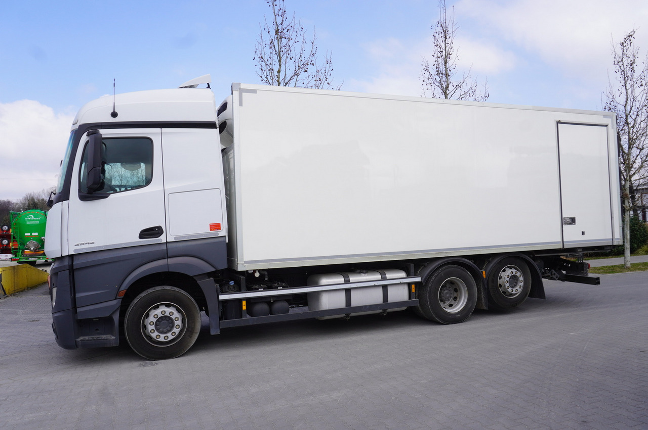 MERCEDES-BENZ Actros 2542 / GIGA cabin / Thermoking 1000R - Рефрижератор камион: снимка 2 MERCEDES-BENZ Actros 2542 / GIGA cabin / Thermoking 1000R - Рефрижератор камион: снимка 2