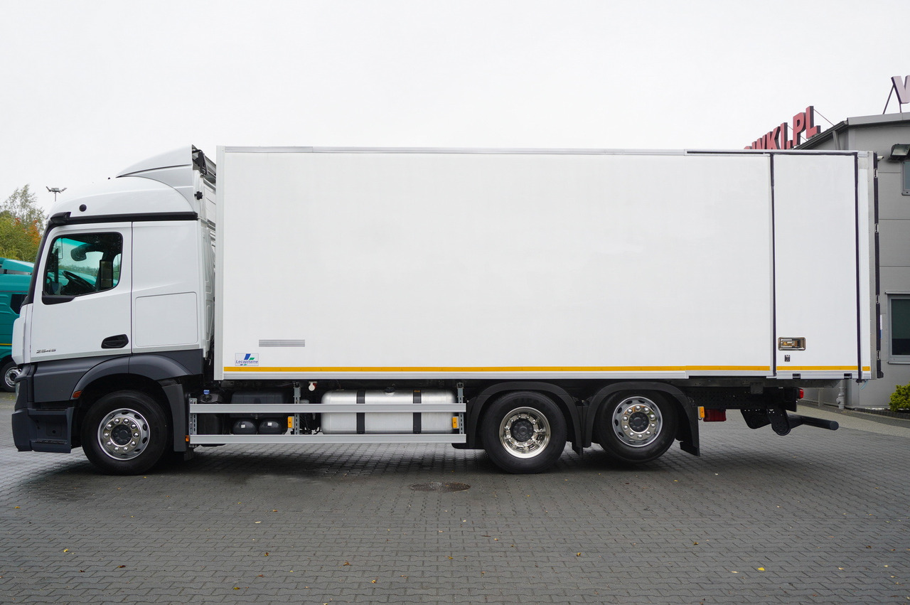 MERCEDES-BENZ Actros 2545 MP5 / Lecapitaine 18 EPAL refrigerator / Bitemperature / Carrier Supra 850 MT / ADR AT - Рефрижератор камион: снимка 2 MERCEDES-BENZ Actros 2545 MP5 / Lecapitaine 18 EPAL refrigerator / Bitemperature / Carrier Supra 850 MT / ADR AT - Рефрижератор камион: снимка 2