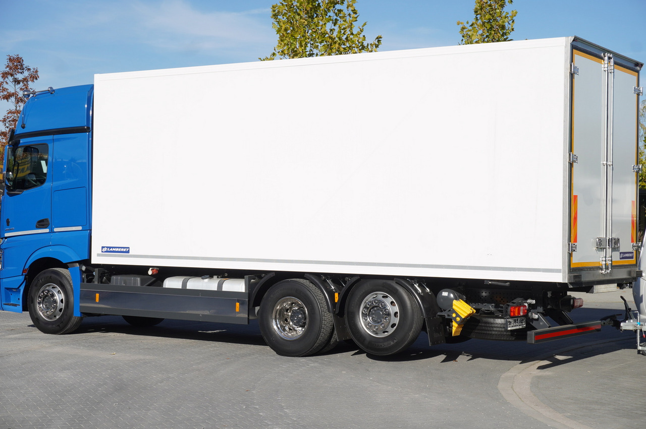 MERCEDES-BENZ Actros 2548 E6 / GIGA / Cab Lounge chair / Lamberet Refrigerator / Carrier Supra 950 - Рефрижератор камион: снимка 4 MERCEDES-BENZ Actros 2548 E6 / GIGA / Cab Lounge chair / Lamberet Refrigerator / Carrier Supra 950 - Рефрижератор камион: снимка 4