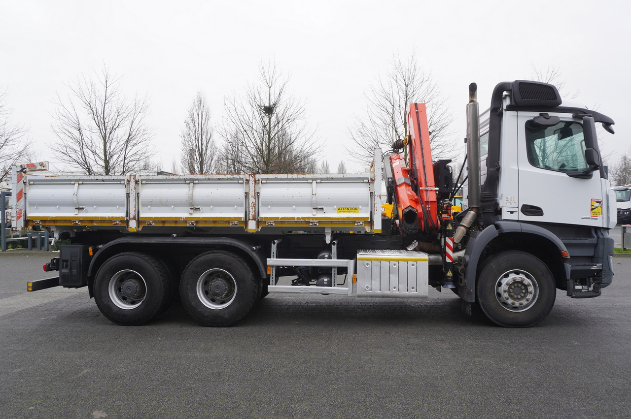 MERCEDES-BENZ Arocs 2636 6x4 / 2-way tipper / Fassi F135A.0.23 / remote control / Rotator - Камион с кран: снимка 3 MERCEDES-BENZ Arocs 2636 6x4 / 2-way tipper / Fassi F135A.0.23 / remote control / Rotator - Камион с кран: снимка 3