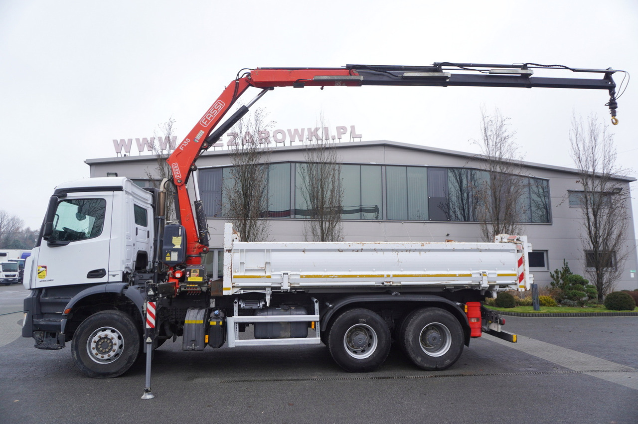 MERCEDES-BENZ Arocs 2636 6x4 / 2-way tipper / Fassi F135A.0.23 / remote control / Rotator - Камион с кран: снимка 5 MERCEDES-BENZ Arocs 2636 6x4 / 2-way tipper / Fassi F135A.0.23 / remote control / Rotator - Камион с кран: снимка 5