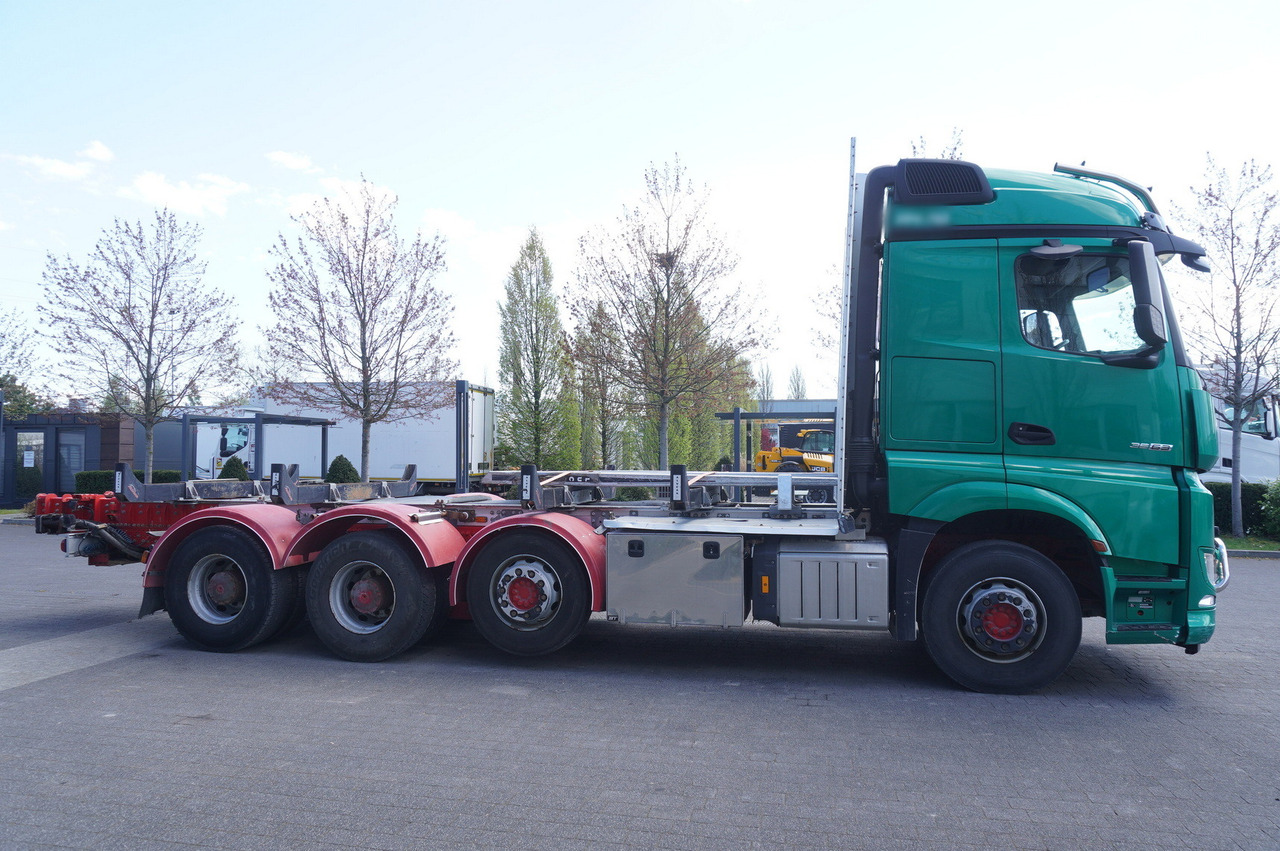 Камион с кран За превоз на дървесина Mercedes-Benz Arocs 3563 8 × 4 / 630 HP / steered axle / Logging superstructure: снимка 8