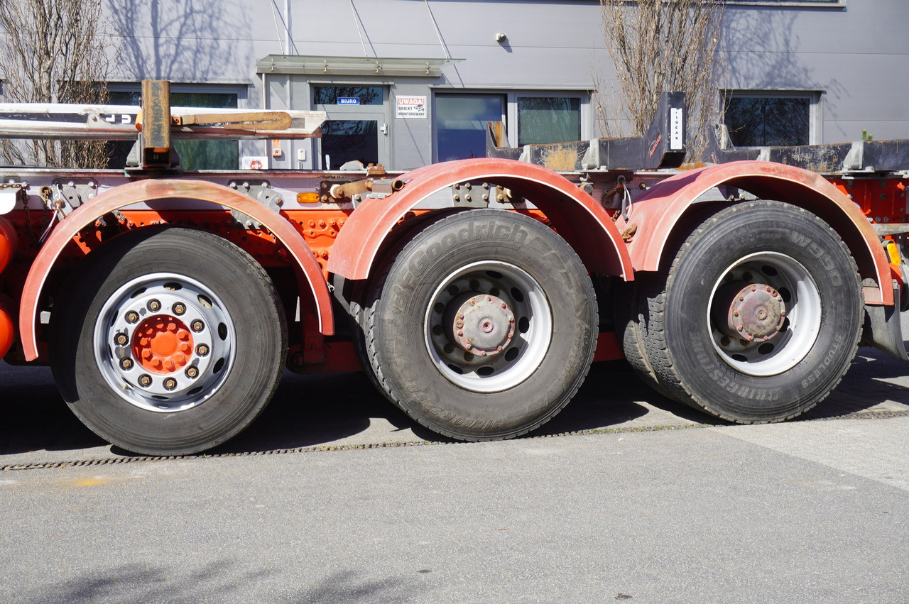 Камион с кран За превоз на дървесина Mercedes-Benz Arocs 3563 8 × 4 / 630 HP / steered axle / Logging superstructure: снимка 13
