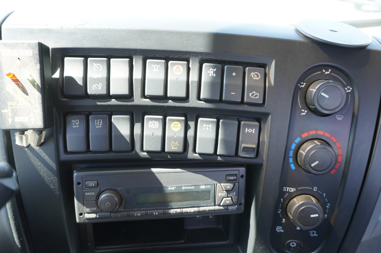 Бордови камион, Камион с кран RENAULT C280 DTI 8 / FASSI crane 5.6 T / range 8 m / Flatbed 15 EPAL: снимка 23 Бордови камион, Камион с кран RENAULT C280 DTI 8 / FASSI crane 5.6 T / range 8 m / Flatbed 15 EPAL: снимка 23