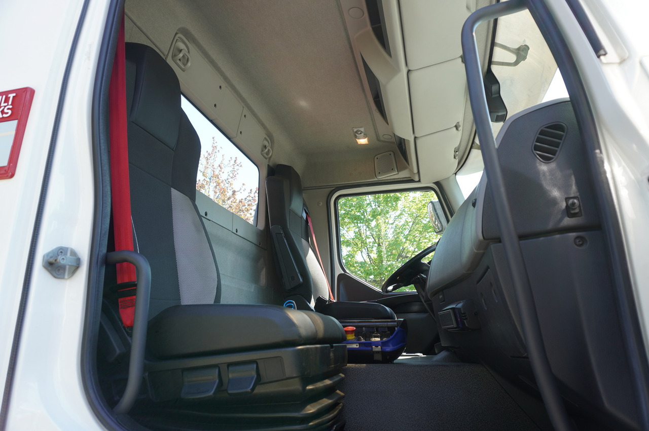 Бордови камион, Камион с кран RENAULT C280 DTI 8 / FASSI crane 5.6 T / range 8 m / Flatbed 15 EPAL: снимка 25 Бордови камион, Камион с кран RENAULT C280 DTI 8 / FASSI crane 5.6 T / range 8 m / Flatbed 15 EPAL: снимка 25