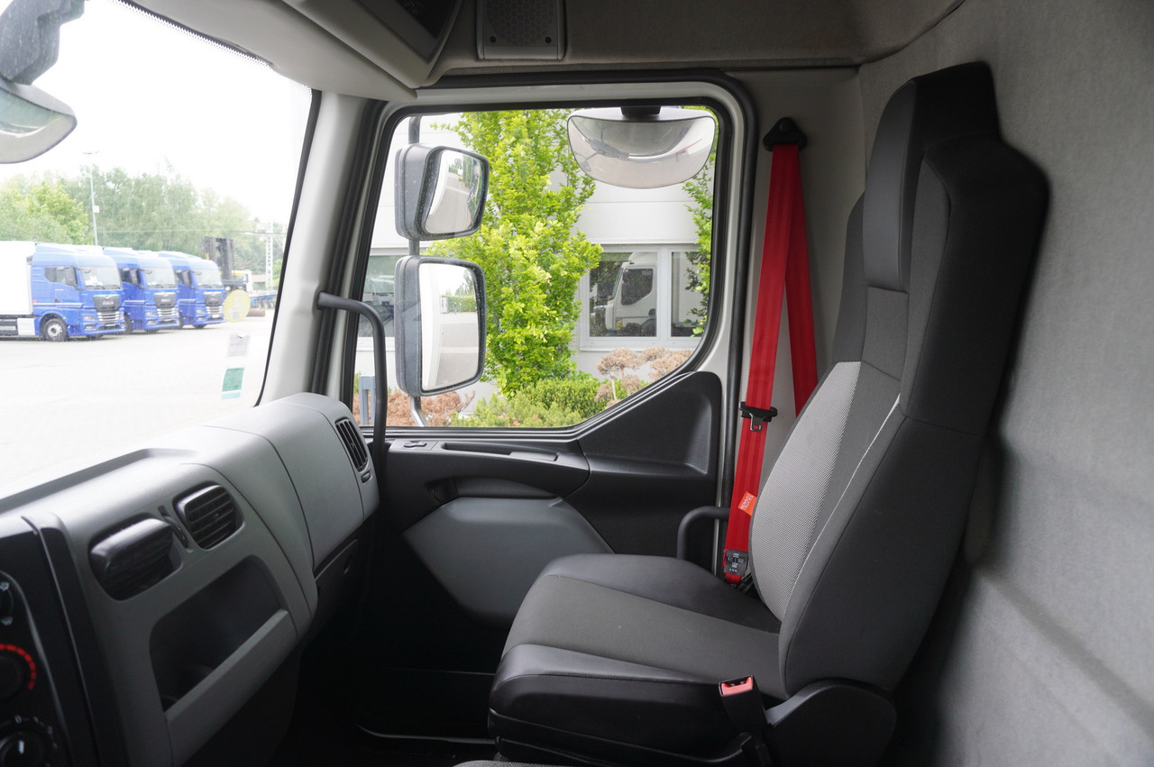 Рефрижератор камион За превоз на месо RENAULT D13 / 140 tho km !!! / Meat hook refrigerator / Thermoking T800R / 2 units: снимка 20