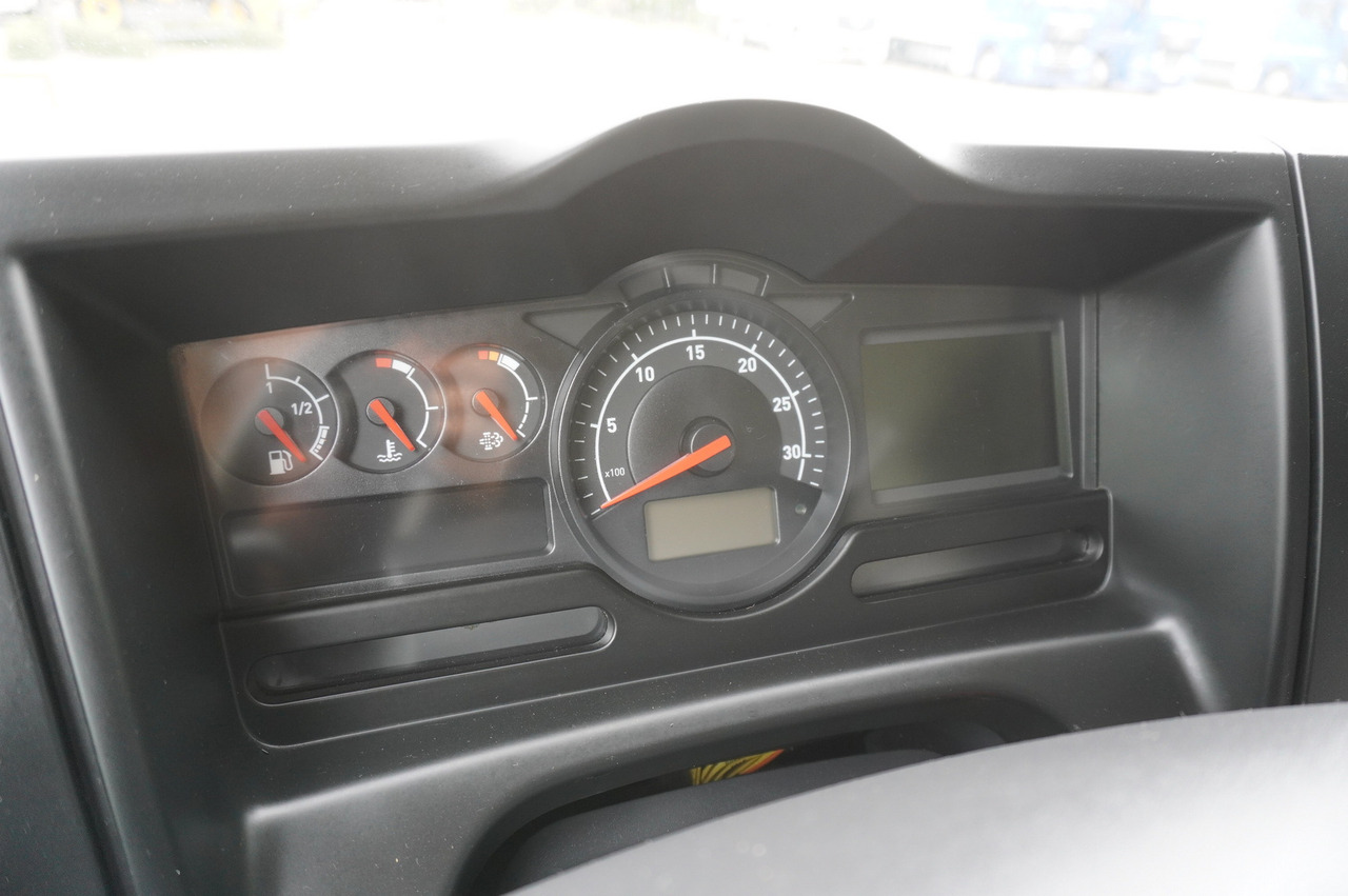 Рефрижератор камион За превоз на месо RENAULT D13 / 140 tho km !!! / Meat hook refrigerator / Thermoking T800R / 2 units: снимка 18