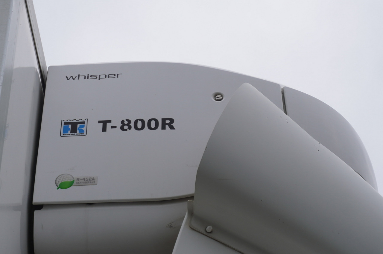 Рефрижератор камион За превоз на месо RENAULT D13 / 140 tho km !!! / Meat hook refrigerator / Thermoking T800R / 2 units: снимка 14