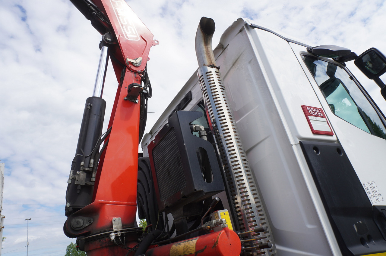 Камион с кран RENAULT K380 6x4 / FASSI F175 crane 7.85 t / 120 thousand km!: снимка 15