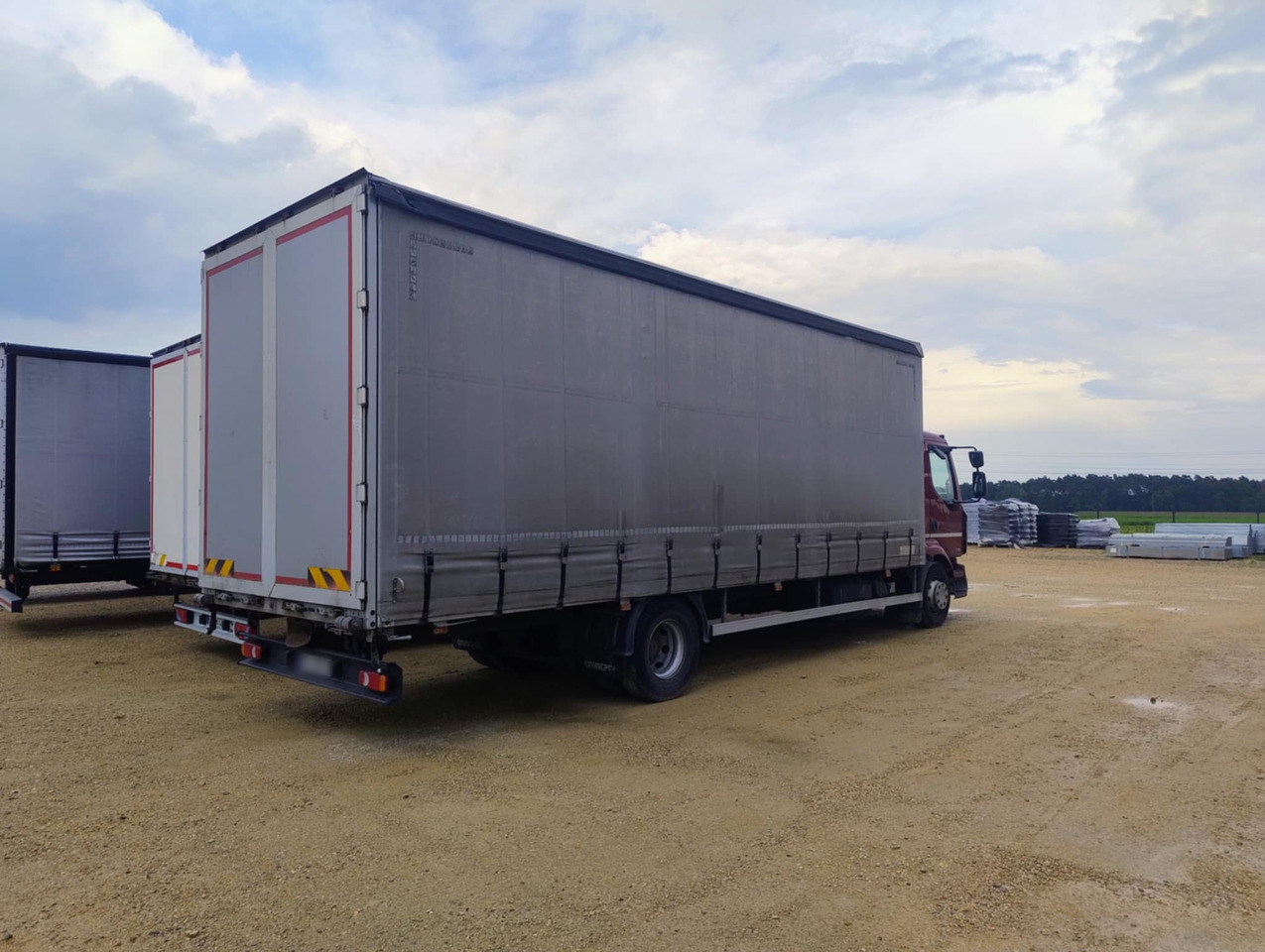 RENAULT Midlum 300 / Curtain 18 EPAL / Sleeping cab - Камион с брезент: снимка 3 RENAULT Midlum 300 / Curtain 18 EPAL / Sleeping cab - Камион с брезент: снимка 3