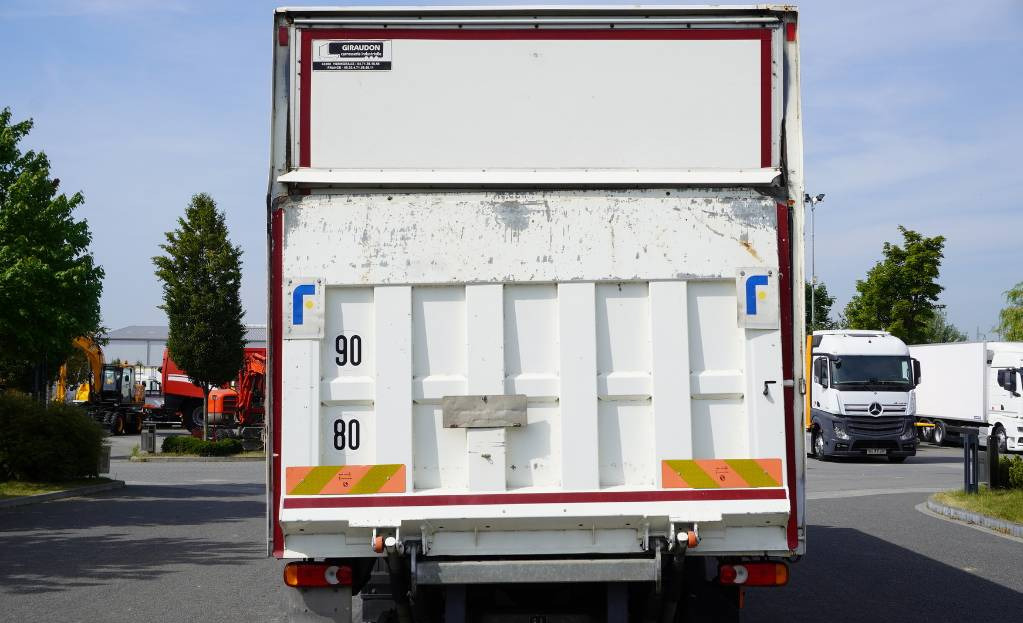 RENAULT Renault D12 E6 / Container 18 pallets / Lift - Камион фургон: снимка 4 RENAULT Renault D12 E6 / Container 18 pallets / Lift - Камион фургон: снимка 4