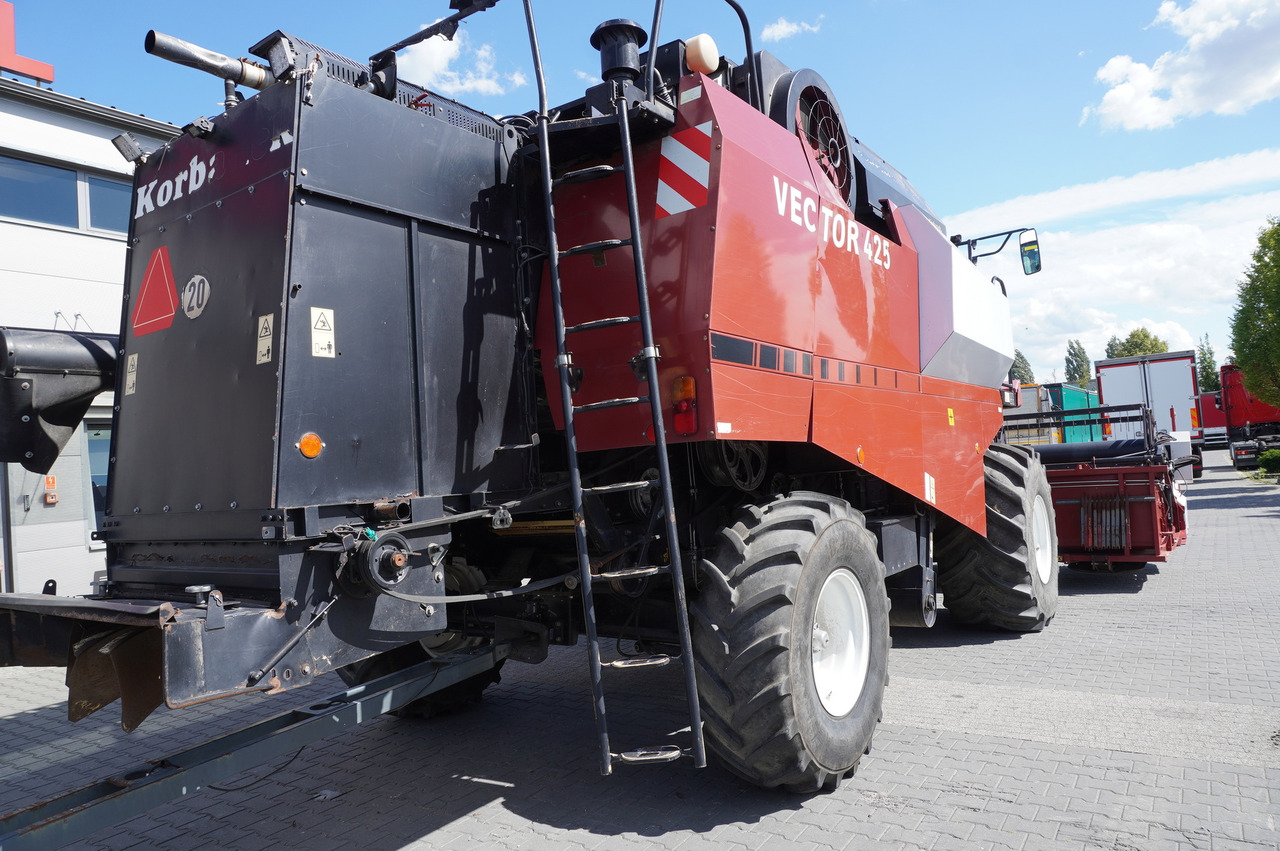 Зърнокомбайн ROSTSELMASH VECTOR 425 RSM-101 grain harvester + Header 5 m + rapeseed harvesting extension / 2300 MTH: снимка 28 Зърнокомбайн ROSTSELMASH VECTOR 425 RSM-101 grain harvester + Header 5 m + rapeseed harvesting extension / 2300 MTH: снимка 28