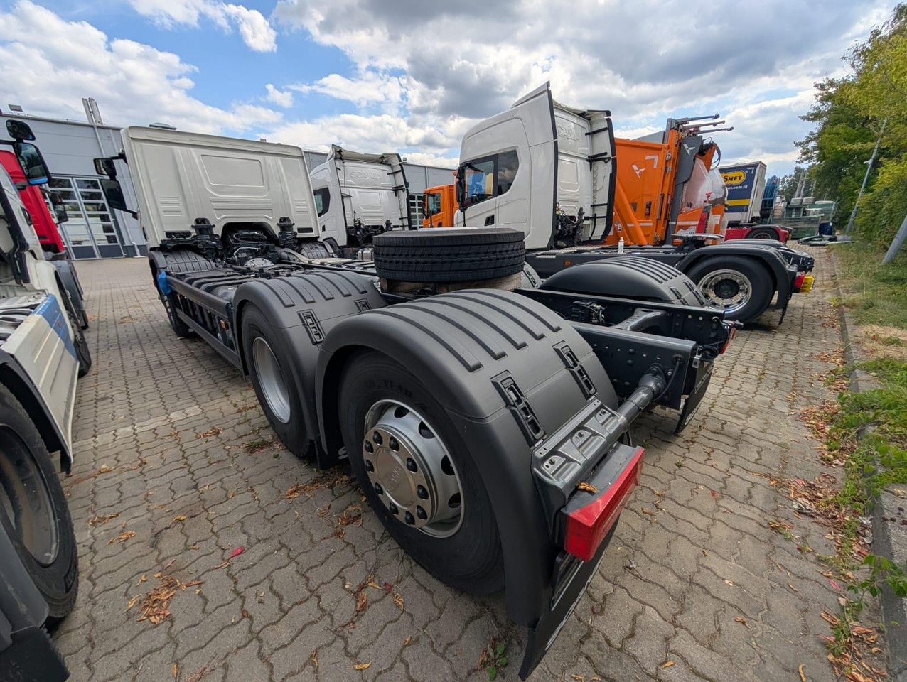 SCANIA P 340 B6x2*4NA / chassis frame / steering axle / CNG - Шаси кабина: снимка 4 SCANIA P 340 B6x2*4NA / chassis frame / steering axle / CNG - Шаси кабина: снимка 4