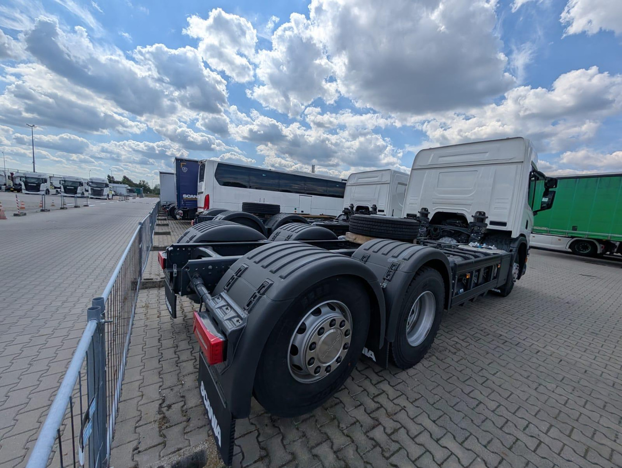 SCANIA P 340 B6x2*4NA / chassis frame / steering axle / CNG / large cab / 8 units - Шаси кабина: снимка 4 SCANIA P 340 B6x2*4NA / chassis frame / steering axle / CNG / large cab / 8 units - Шаси кабина: снимка 4