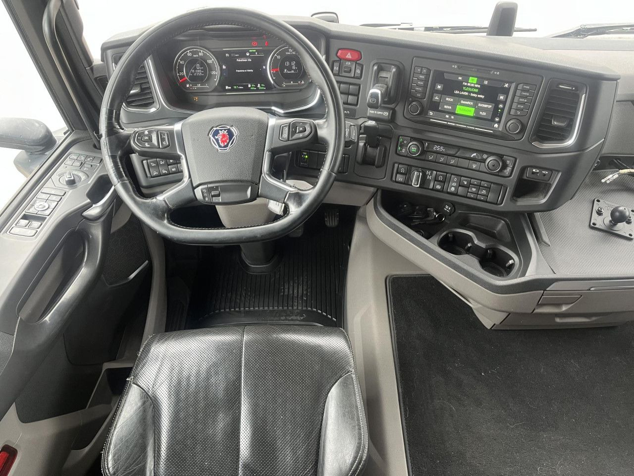 Шаси кабина SCANIA R560 B8x4*4 / Chassis / sleeper cab / Power take-off: снимка 8