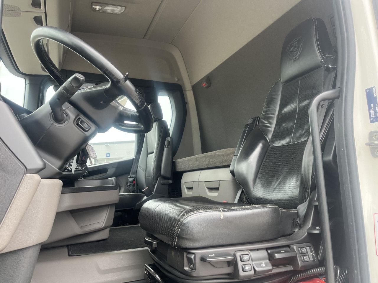 Шаси кабина SCANIA R560 B8x4*4 / Chassis / sleeper cab / Power take-off: снимка 7