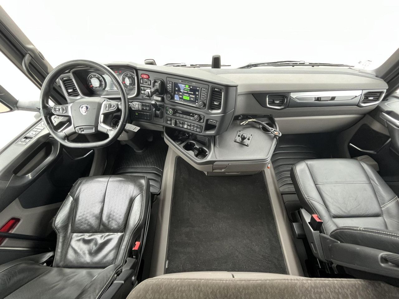 Шаси кабина SCANIA R560 B8x4*4 / Chassis / sleeper cab / Power take-off: снимка 9