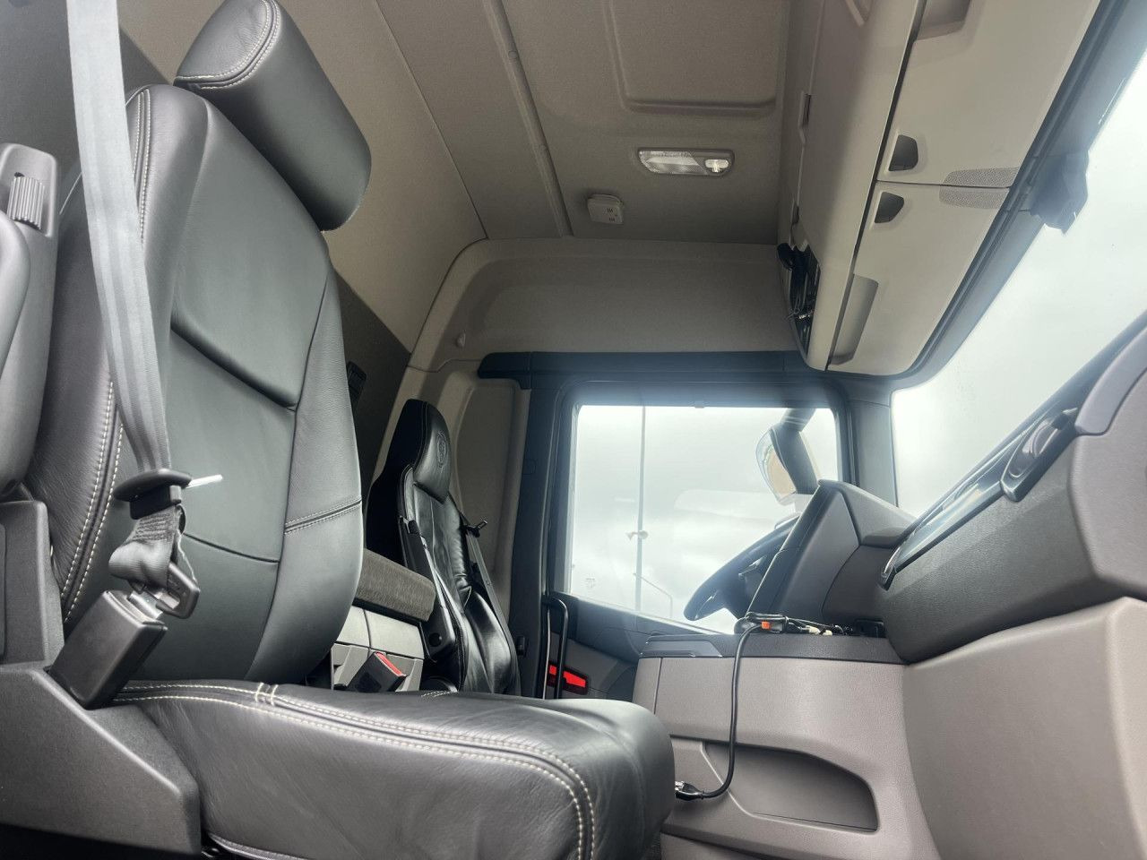 Шаси кабина SCANIA R560 B8x4*4 / Chassis / sleeper cab / Power take-off: снимка 12