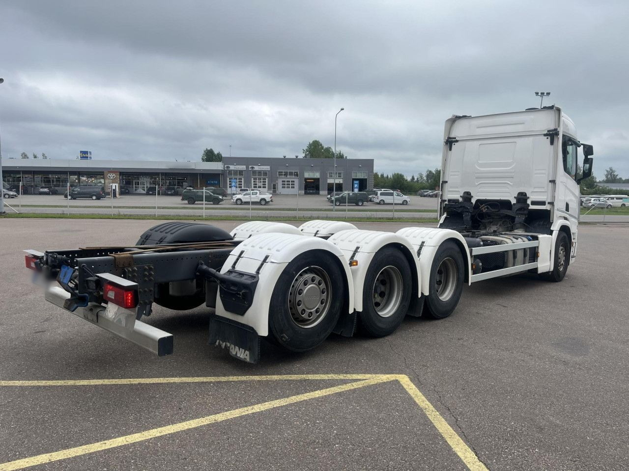 SCANIA R560 B8x4*4 / Chassis / sleeper cab / Power take-off - Камион с кран: снимка 3 SCANIA R560 B8x4*4 / Chassis / sleeper cab / Power take-off - Камион с кран: снимка 3