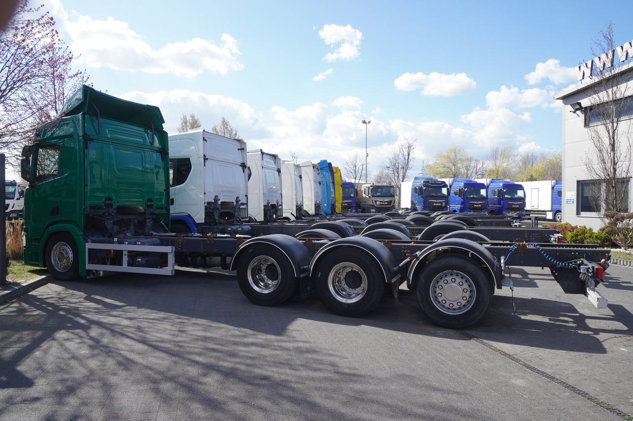 SCANIA R650 V8 / 650 HP/ frame 8.8 m / steered 4th axis / 20 units - Камион с кран: снимка 3 SCANIA R650 V8 / 650 HP/ frame 8.8 m / steered 4th axis / 20 units - Камион с кран: снимка 3