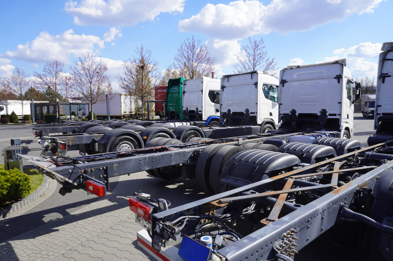 Камион с кран SCANIA R650 V8 / 650 HP/ frame 8.8 m / steered 4th axis / 20 units: снимка 8