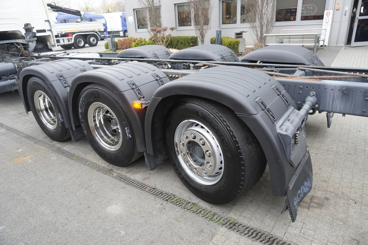 Камион с кран Scania G540 8x4 / Chassis 8.7 m / Steered axle / 2021: снимка 11