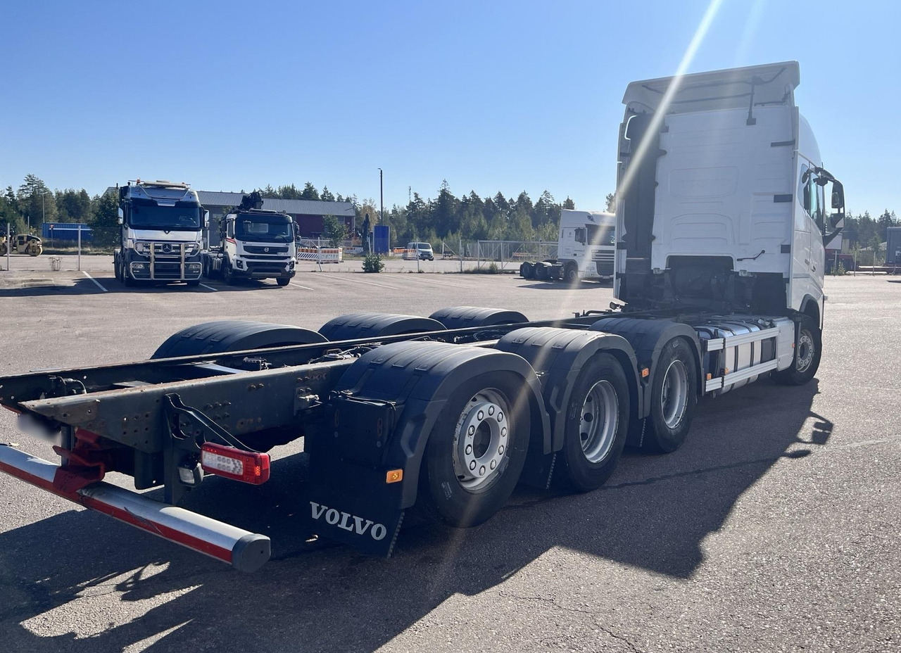 VOLVO FH 650 8x4 / Truck chassis / Sleeper cab - Шаси кабина: снимка 3 VOLVO FH 650 8x4 / Truck chassis / Sleeper cab - Шаси кабина: снимка 3