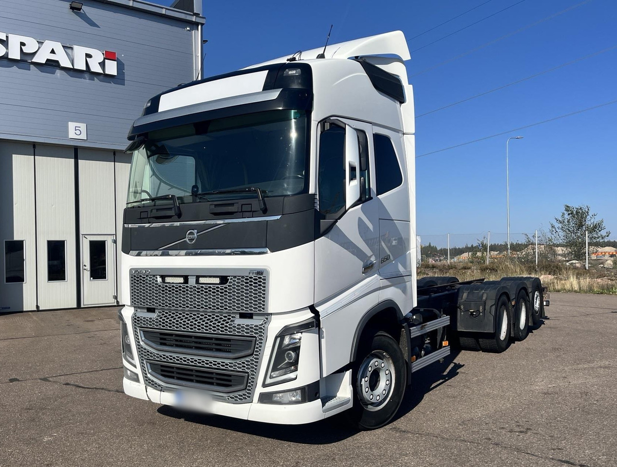 VOLVO FH 650 8x4 / Truck chassis / Sleeper cab - Шаси кабина: снимка 2 VOLVO FH 650 8x4 / Truck chassis / Sleeper cab - Шаси кабина: снимка 2