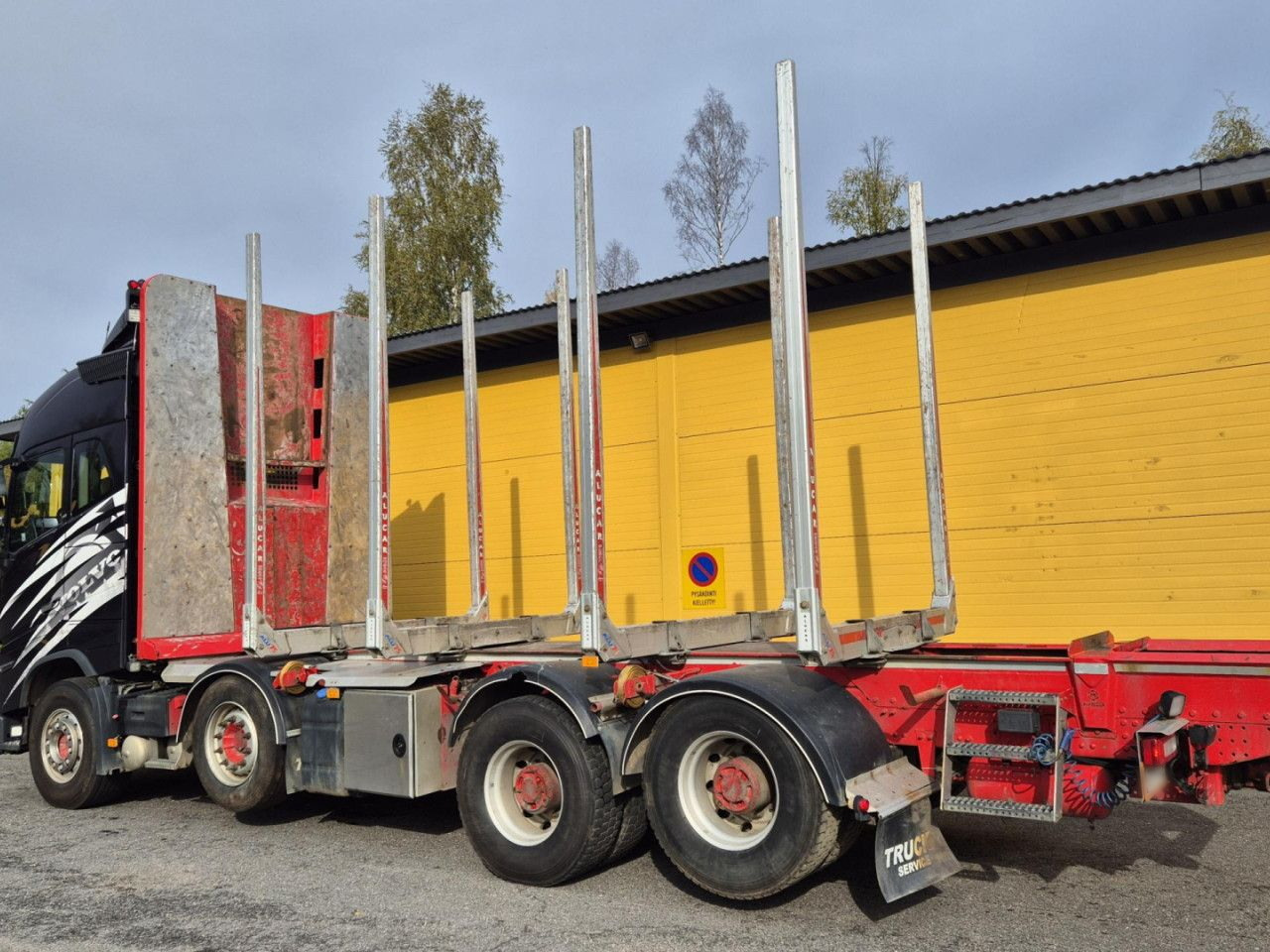 VOLVO FH 750 8x4 / 2 lifted axles / timber truck - Шаси кабина: снимка 2 VOLVO FH 750 8x4 / 2 lifted axles / timber truck - Шаси кабина: снимка 2