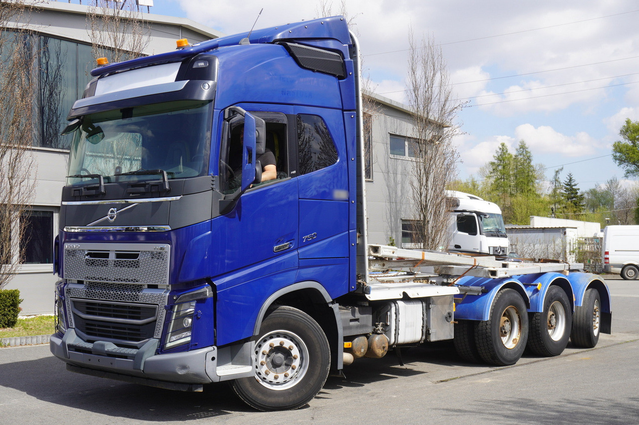VOLVO FH16 750 8x4 / 750 HP! / 20 t load capacity / stanchion superstructure - Камион с кран: снимка 3 VOLVO FH16 750 8x4 / 750 HP! / 20 t load capacity / stanchion superstructure - Камион с кран: снимка 3