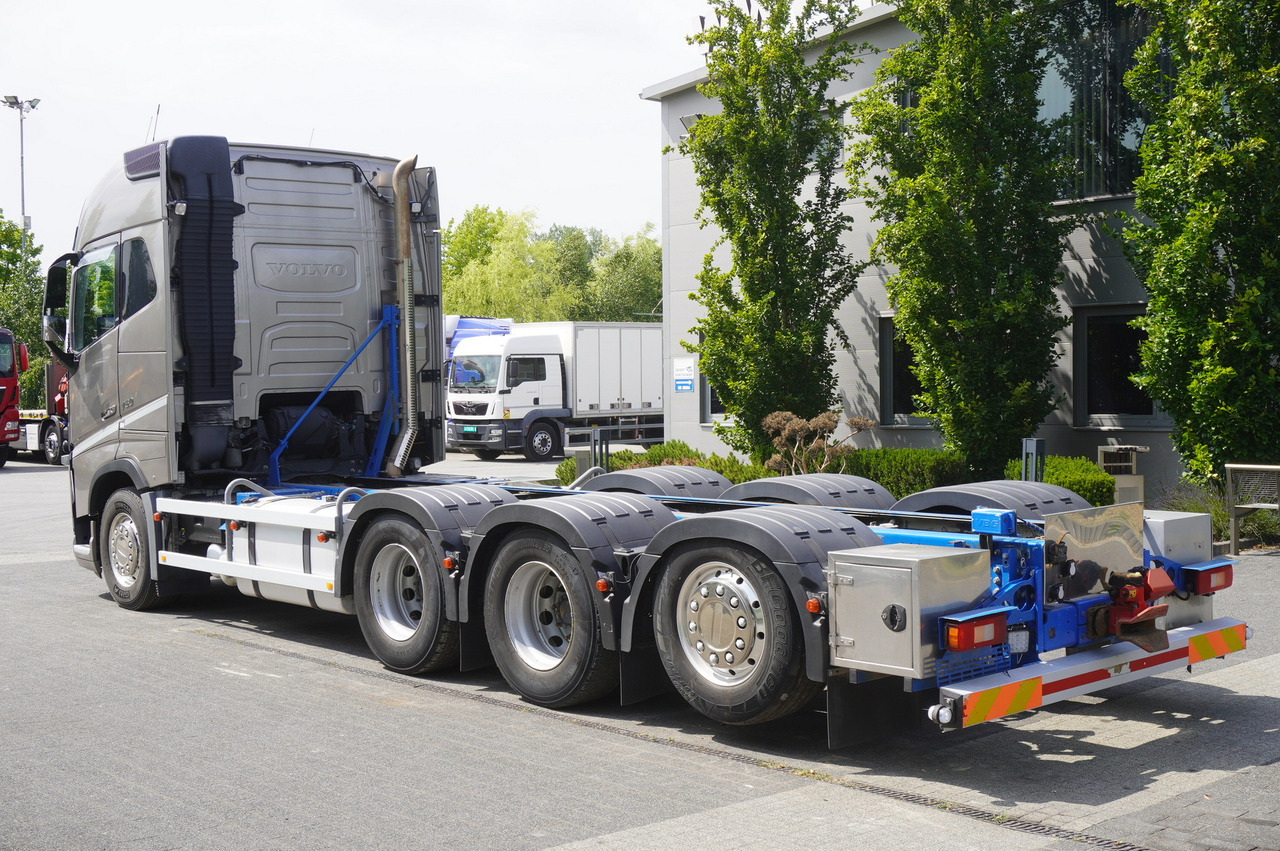 VOLVO FH16 750 8x4x4 / 750 HP! / Frame 685 cm / Steered 4th axle - Камион с кран: снимка 4 VOLVO FH16 750 8x4x4 / 750 HP! / Frame 685 cm / Steered 4th axle - Камион с кран: снимка 4