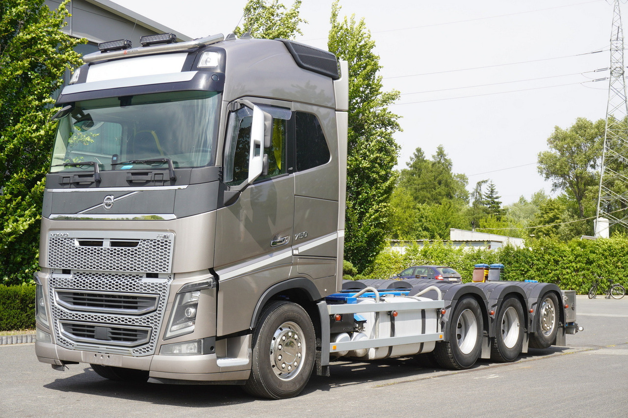 VOLVO FH16 750 8x4x4 / 750 HP! / Frame 685 cm / Steered 4th axle - Шаси кабина: снимка 2 VOLVO FH16 750 8x4x4 / 750 HP! / Frame 685 cm / Steered 4th axle - Шаси кабина: снимка 2