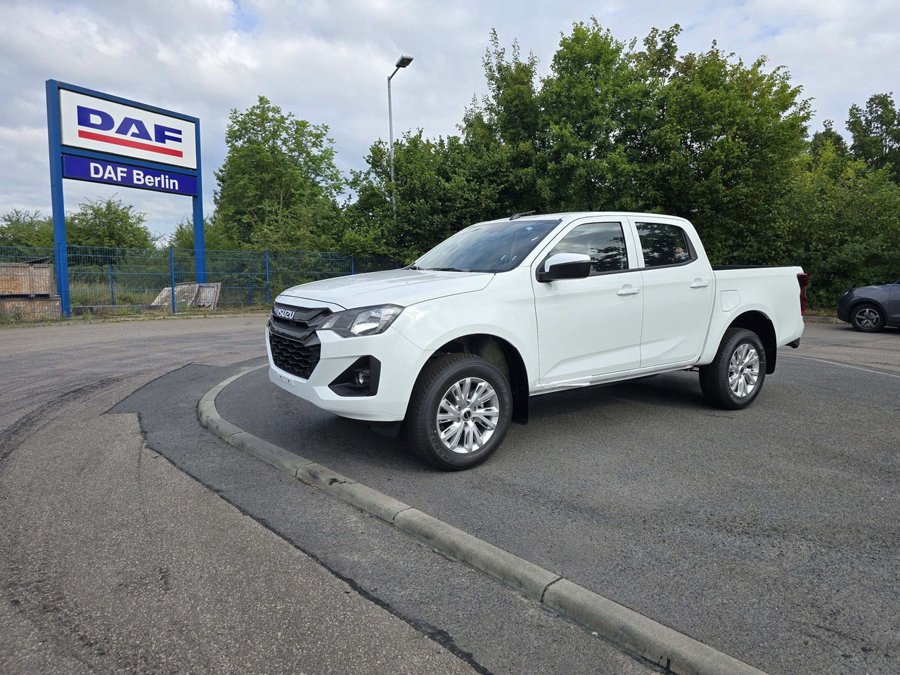 Isuzu PICK UP LS inkl. Ladeflächenausspritzung, 25er M - Джип: снимка 2 Isuzu PICK UP LS inkl. Ladeflächenausspritzung, 25er M - Джип: снимка 2