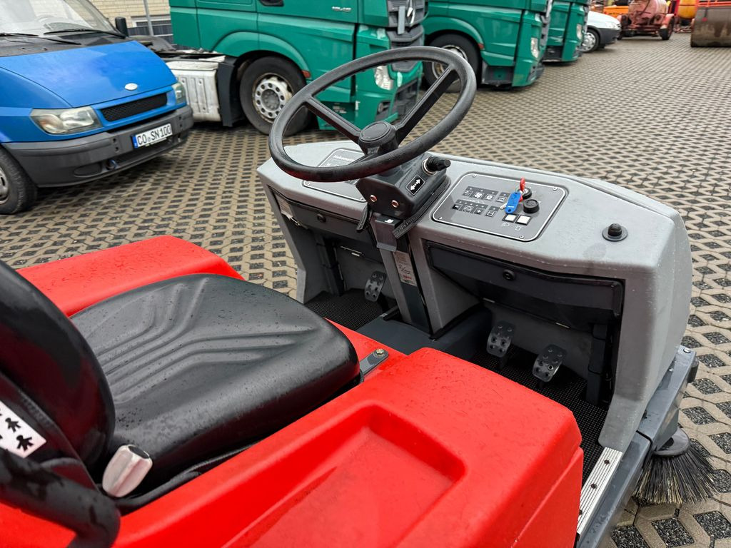 Hakomatic B1100 Kehr- Nass- Scheuersaugmaschine - Подопочистваща машина: снимка 5 Hakomatic B1100 Kehr- Nass- Scheuersaugmaschine - Подопочистваща машина: снимка 5