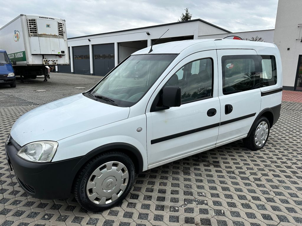 Opel Combo 1.4 TWINPORT ECOTEC Arizona - Пътнически бус: снимка 5 Opel Combo 1.4 TWINPORT ECOTEC Arizona - Пътнически бус: снимка 5