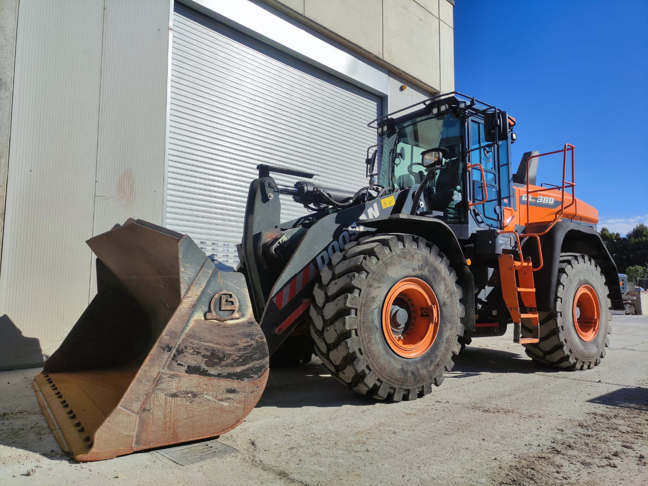 DOOSAN DL380-7 - Колесен товарач: снимка 1 DOOSAN DL380-7 - Колесен товарач: снимка 1