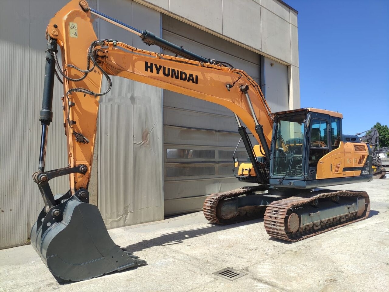 Верижен багер Hyundai HX220NL: снимка 1