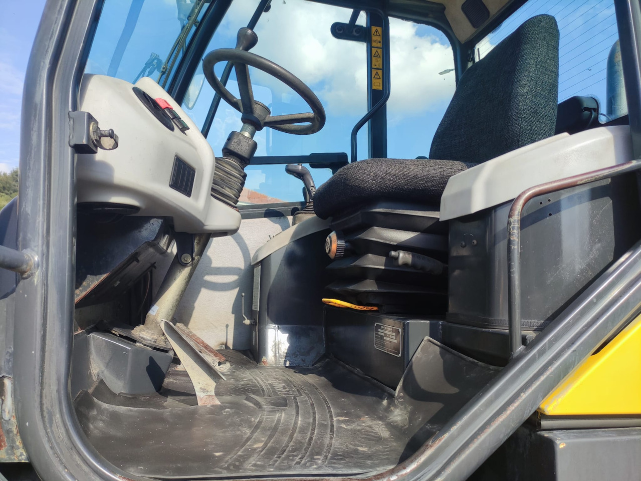 KOMATSU WA80-5 - Колесен товарач: снимка 5 KOMATSU WA80-5 - Колесен товарач: снимка 5