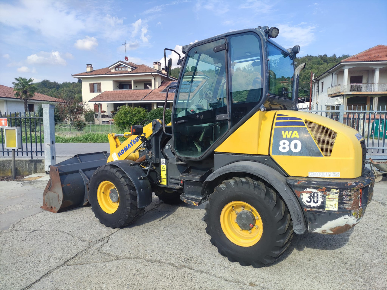 KOMATSU WA80-5 - Колесен товарач: снимка 4 KOMATSU WA80-5 - Колесен товарач: снимка 4