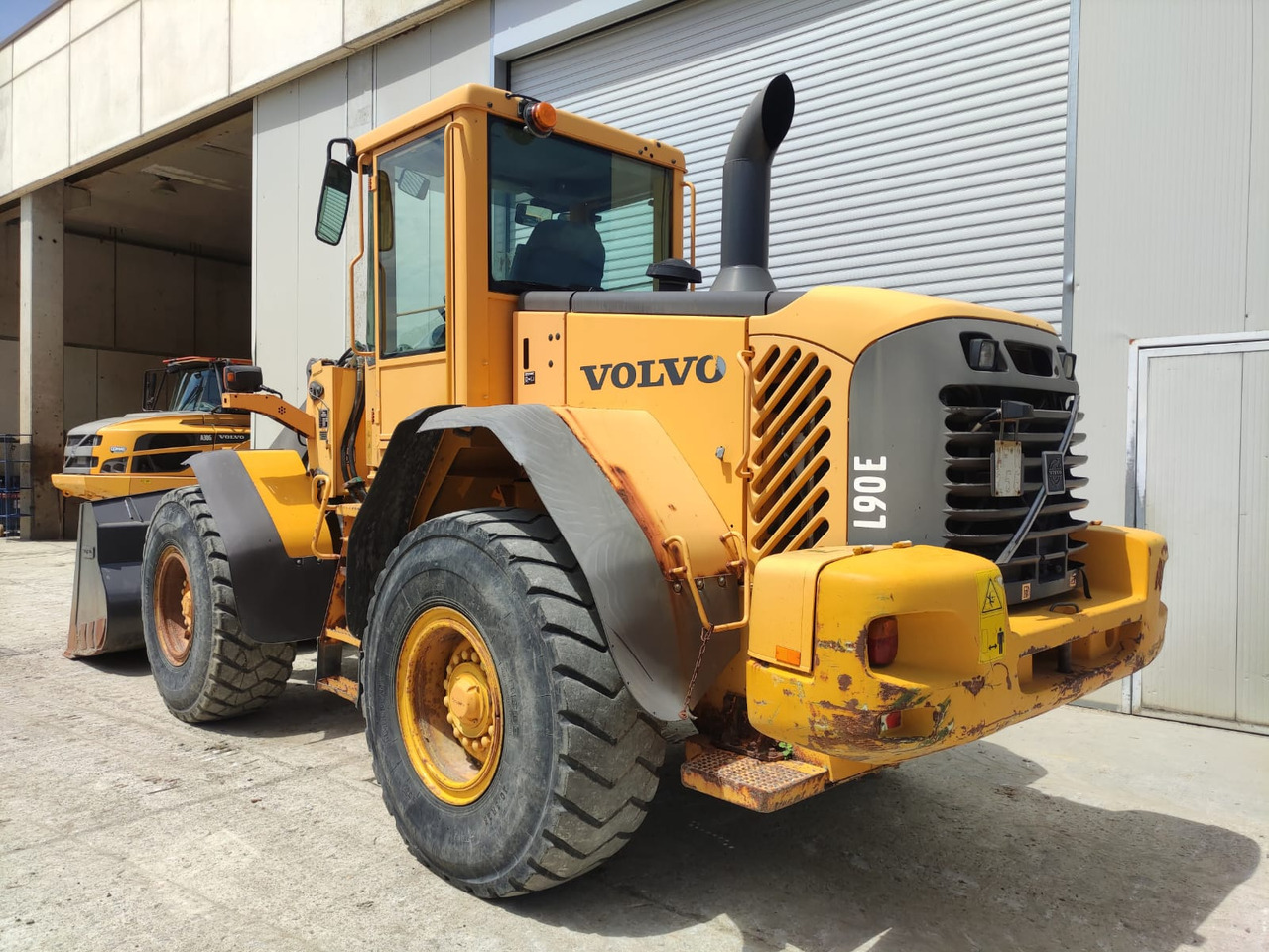 VOLVO L90E - Колесен товарач: снимка 2 VOLVO L90E - Колесен товарач: снимка 2