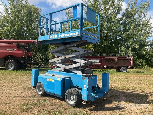 2007 Genie GS2668RT 4x4 Diesel Scissor Lift - Ножична работна платформа: снимка 3 2007 Genie GS2668RT 4x4 Diesel Scissor Lift - Ножична работна платформа: снимка 3