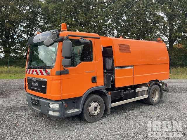 2013 MAN TGL12.220 2013 Faun ViaJet 5R-HS on Kehrmaschine - Мотометачна машина: снимка 1 2013 MAN TGL12.220 2013 Faun ViaJet 5R-HS on Kehrmaschine - Мотометачна машина: снимка 1