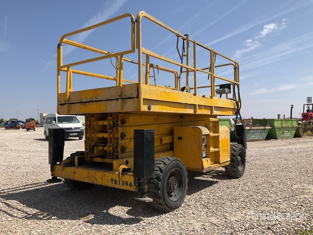 2004 Haulotte H15SX 4x4 Diesel Scissor Lift - Ножична работна платформа: снимка 3 2004 Haulotte H15SX 4x4 Diesel Scissor Lift - Ножична работна платформа: снимка 3